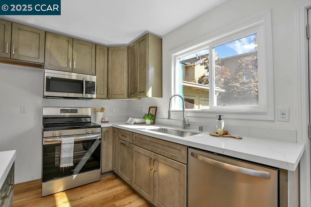 1897 Lynwood Dr # B Unit: #B