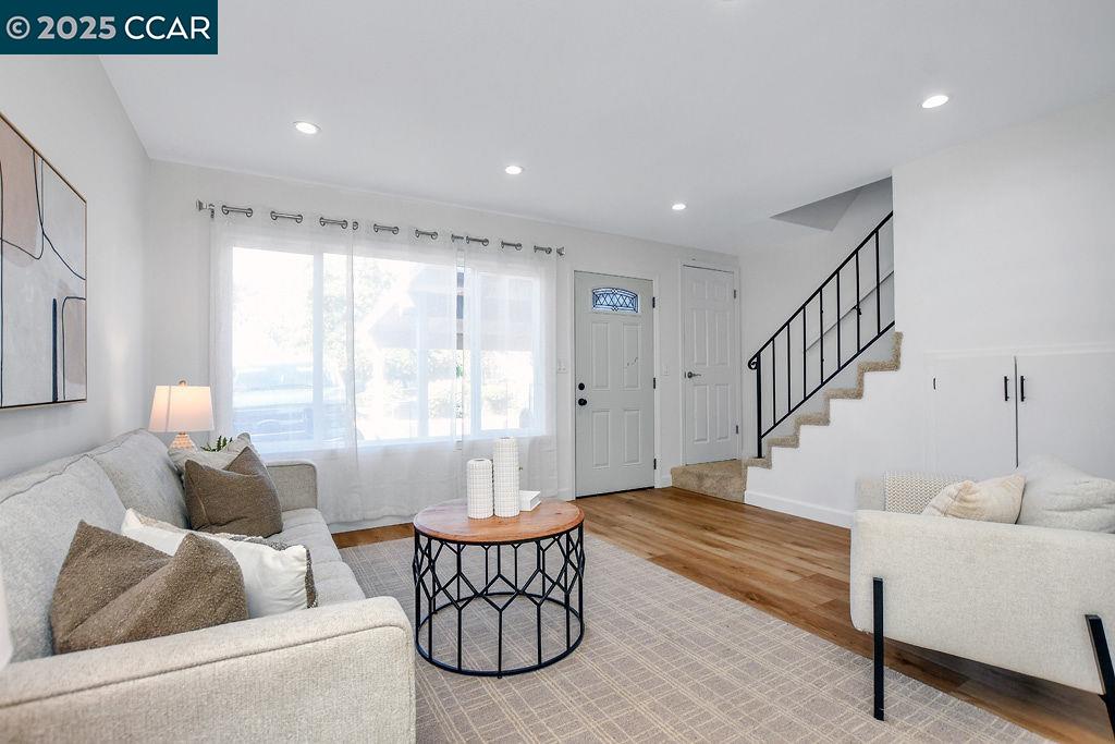 1897 Lynwood Dr # B Unit: #B