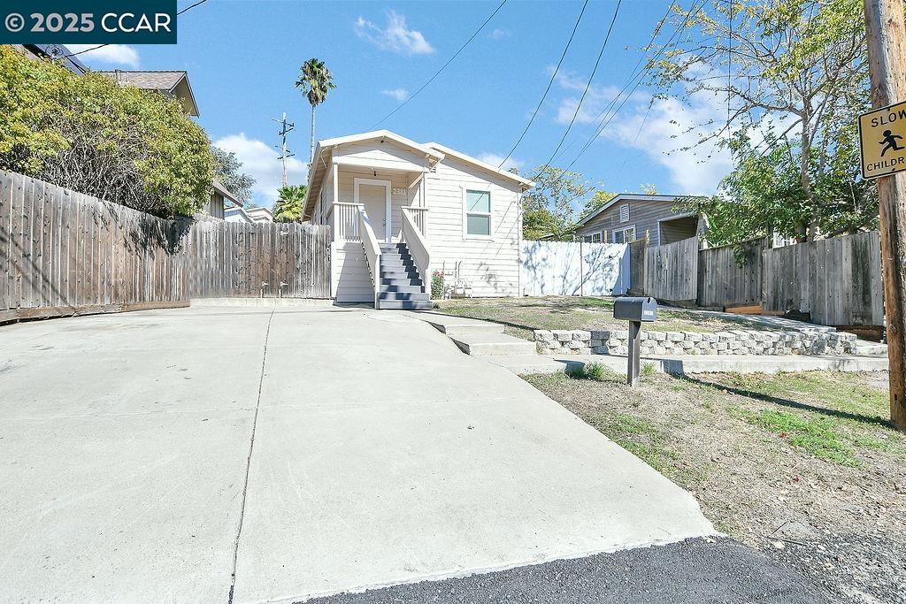 2381 Monterey Ave, Martinez