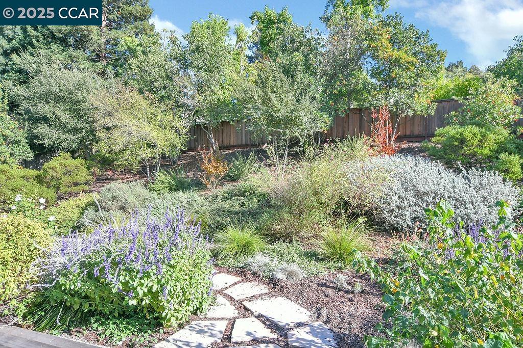 916 Calle Verde, Martinez