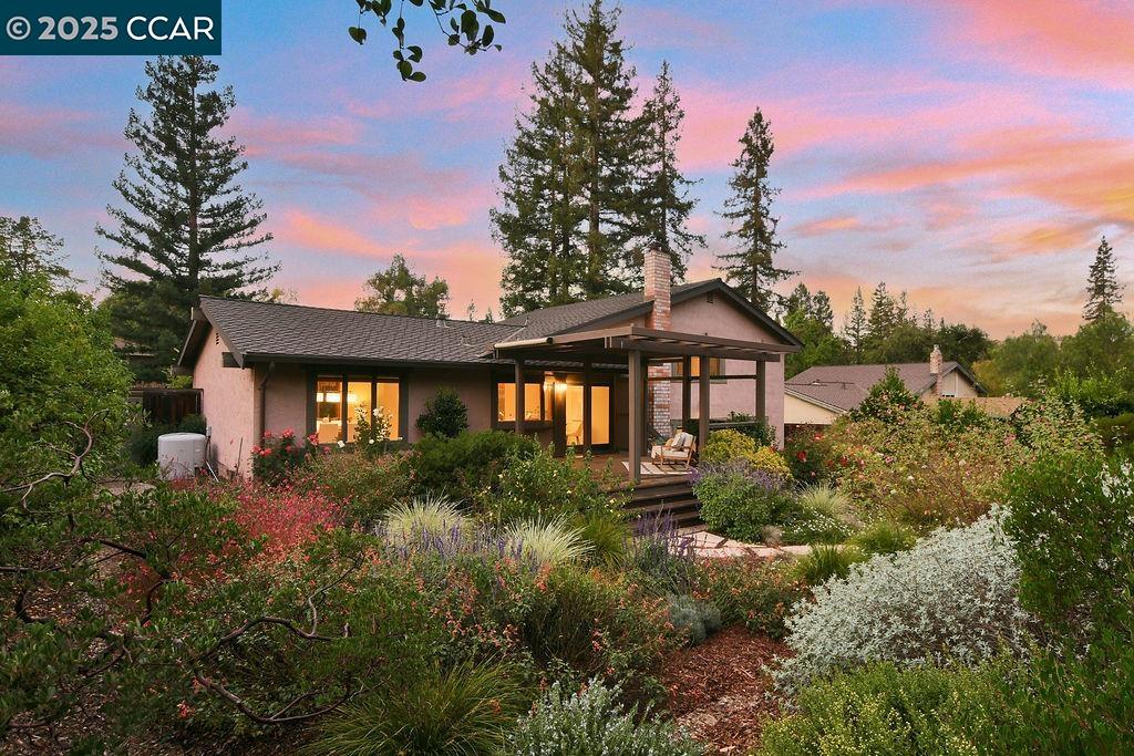 916 Calle Verde, Martinez