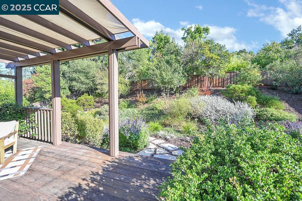 916 Calle Verde, Martinez