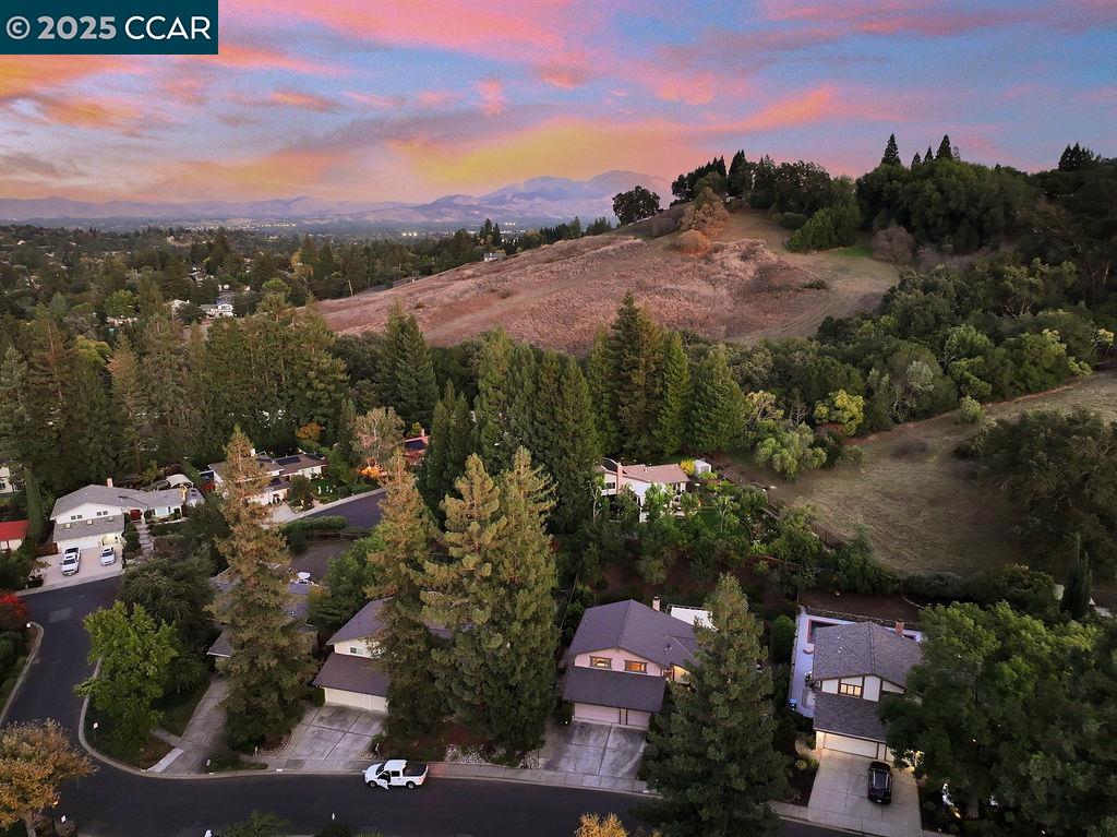 916 Calle Verde, Martinez