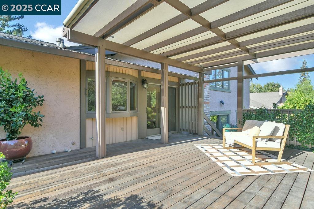 916 Calle Verde, Martinez