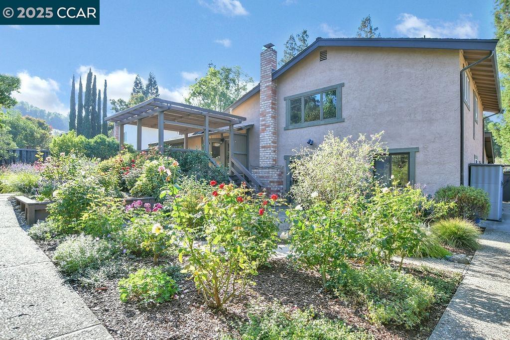 916 Calle Verde, Martinez