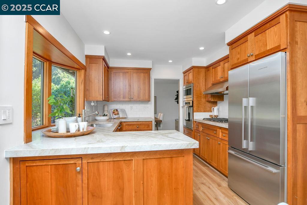 916 Calle Verde, Martinez