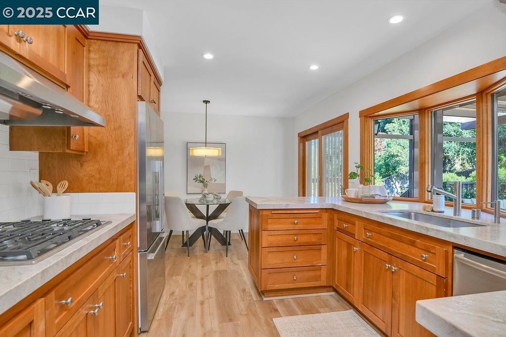 916 Calle Verde, Martinez