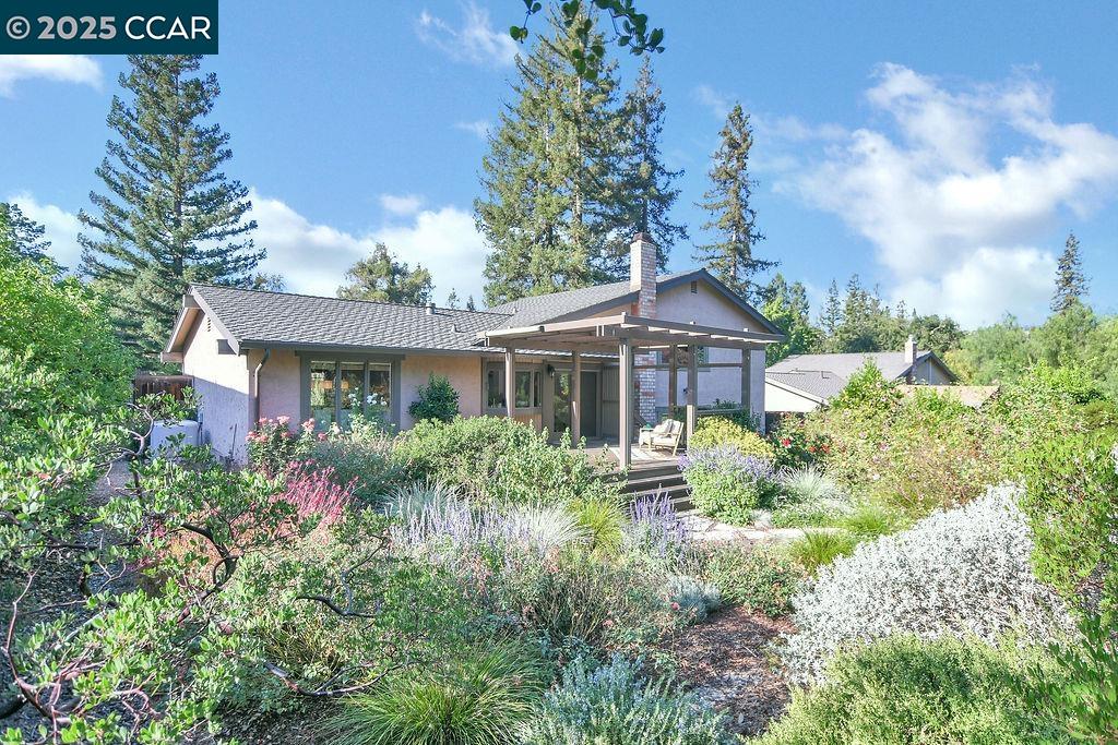 916 Calle Verde, Martinez