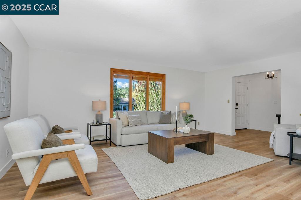 916 Calle Verde, Martinez