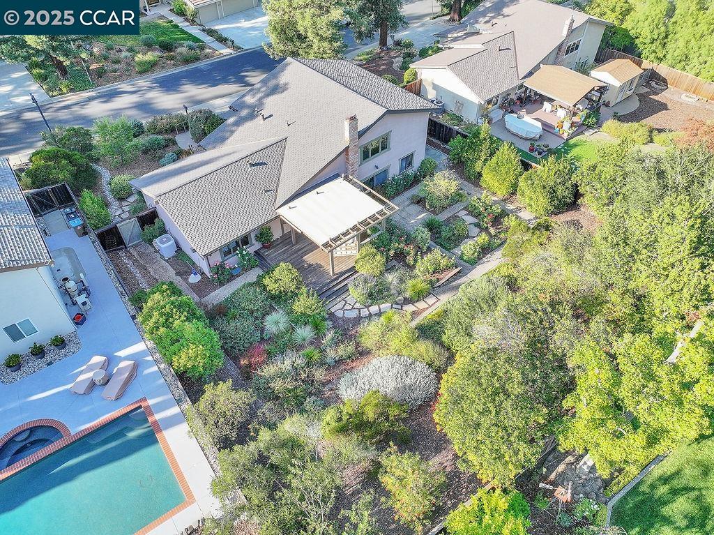 916 Calle Verde, Martinez