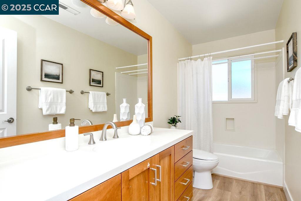 916 Calle Verde, Martinez