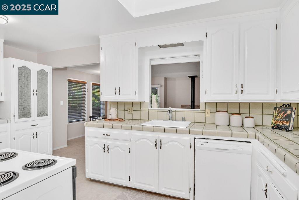 19061 Gliddon Street