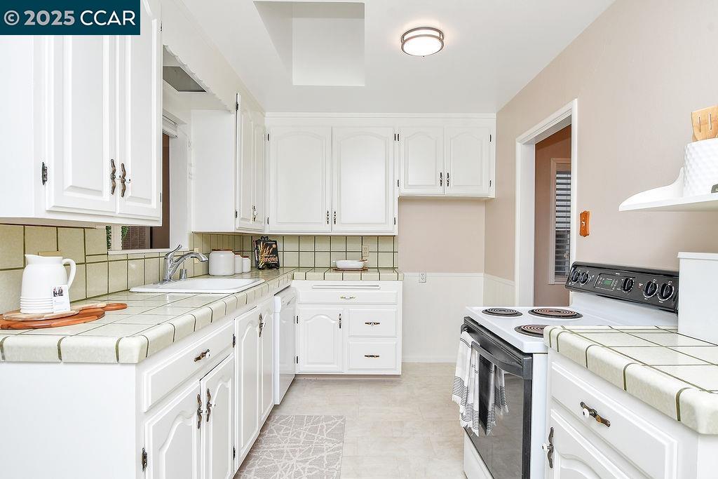 19061 Gliddon Street