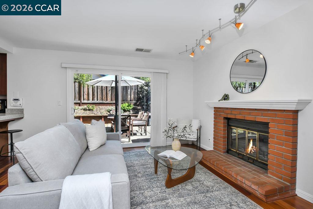 2143 Range Place
