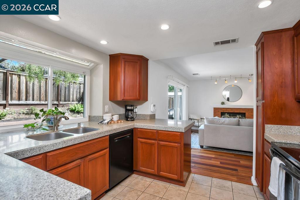 2143 Range Place