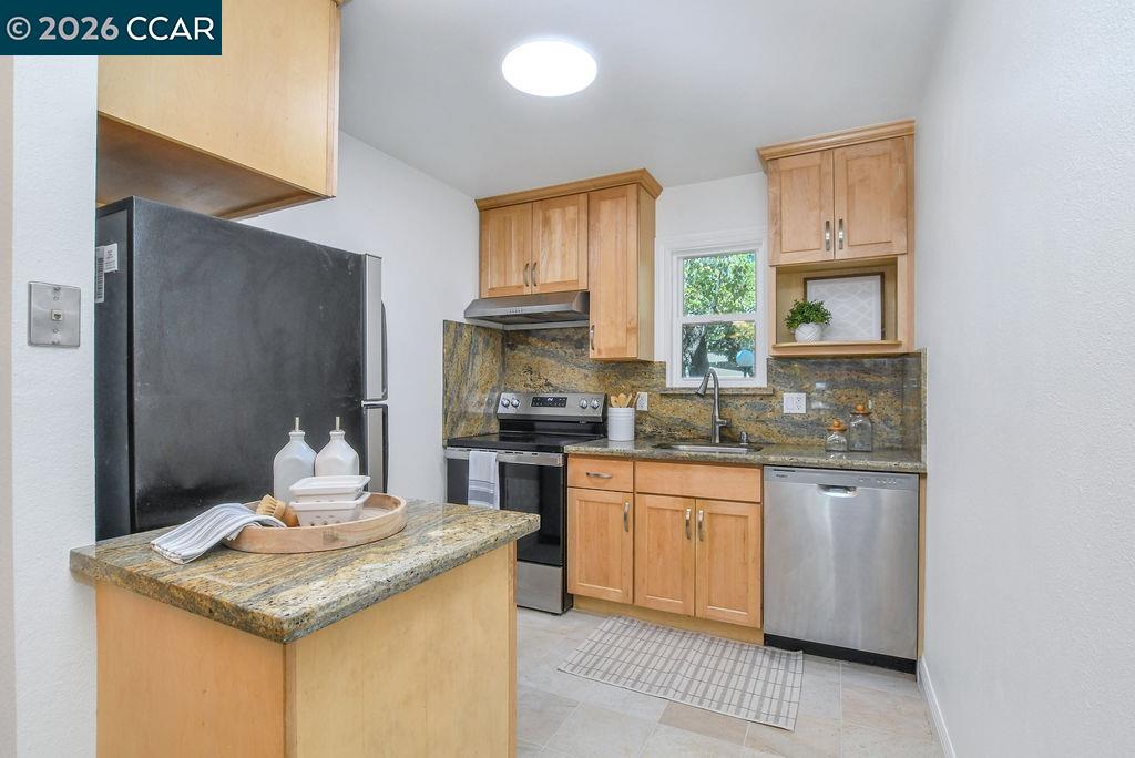 375 Camelback Rd # 3 Unit: #3
