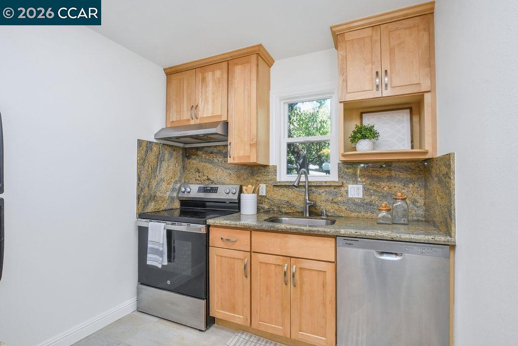 375 Camelback Rd # 3 Unit: #3
