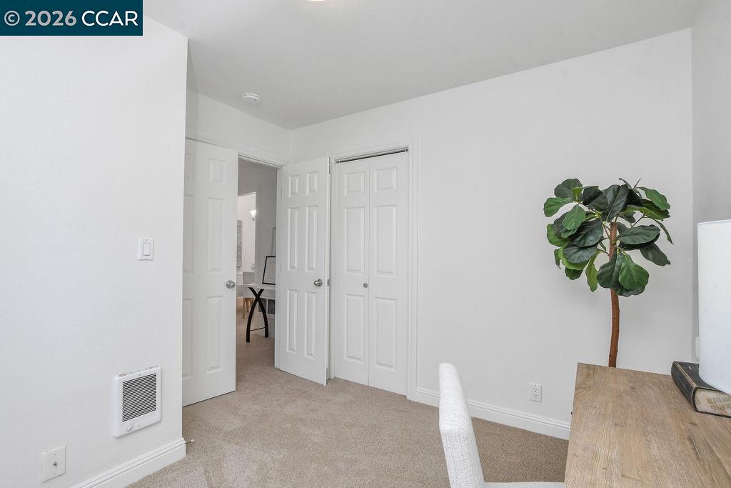 375 Camelback Rd # 3 Unit: #3