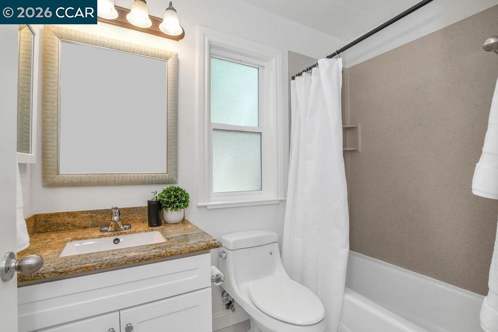 375 Camelback Rd # 3 Unit: #3