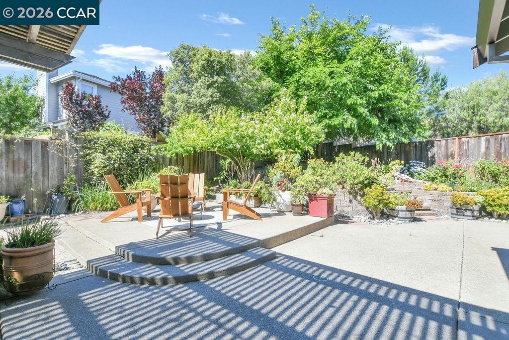 2246 Bridgeport Way