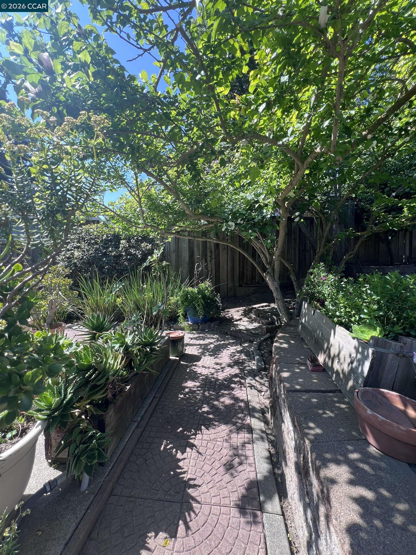 2246 Bridgeport Way