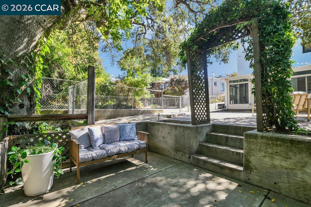 915 Brown Street