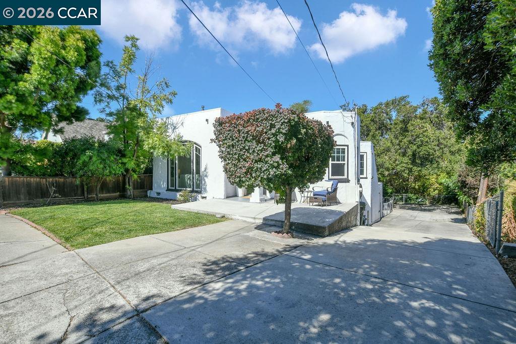 915 Brown Street