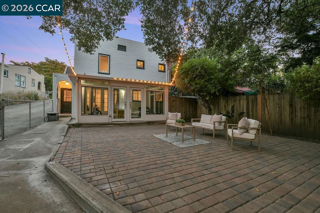 915 Brown Street