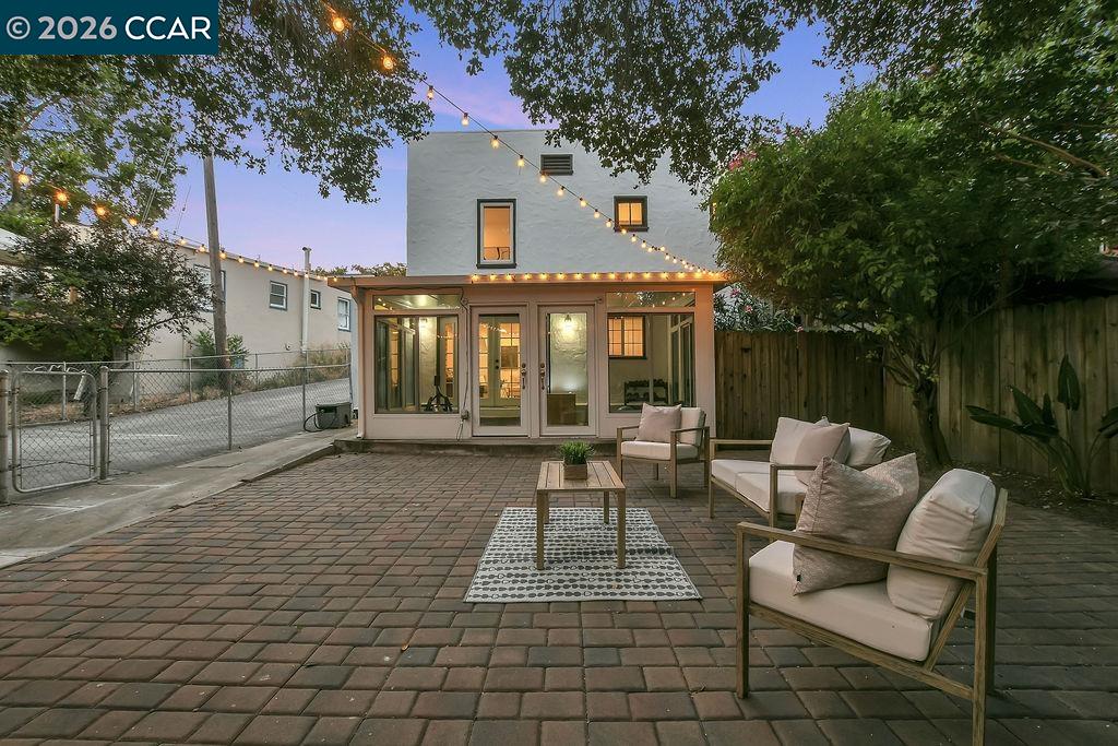 915 Brown Street