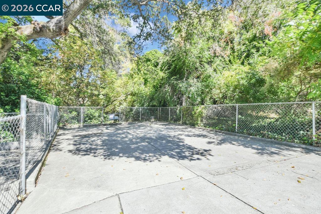 915 Brown Street