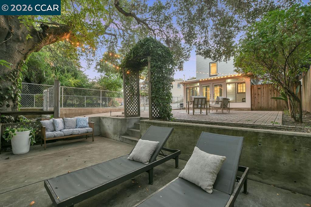 915 Brown Street
