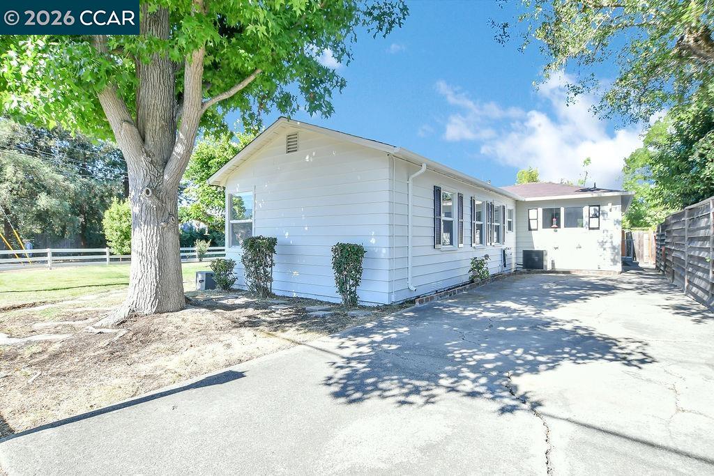 1627 Humphrey Dr