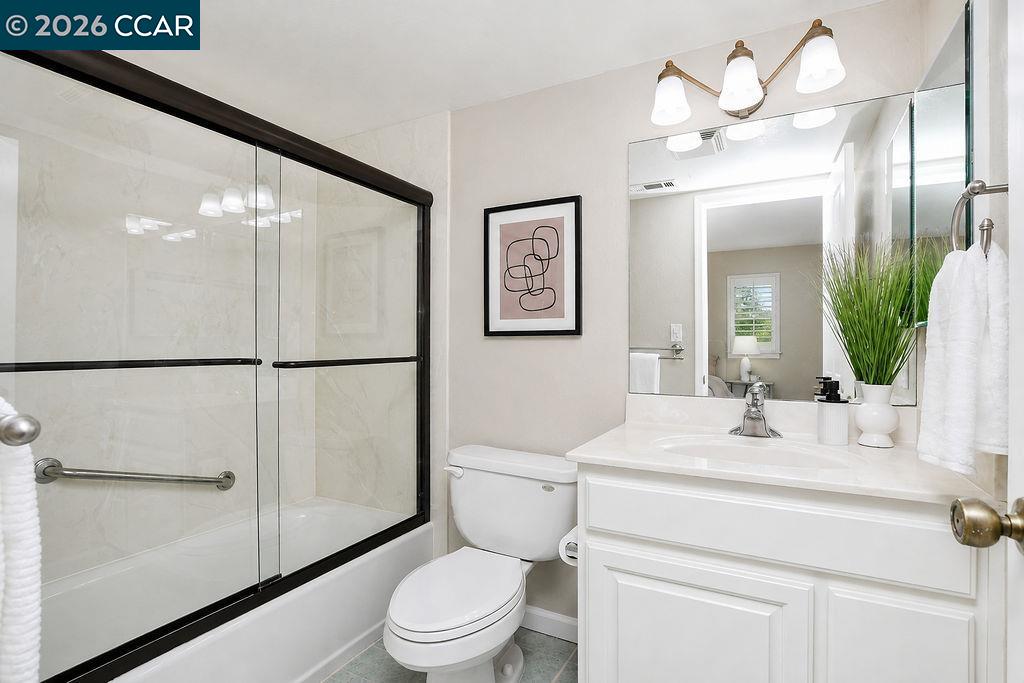 828 Camelback Place