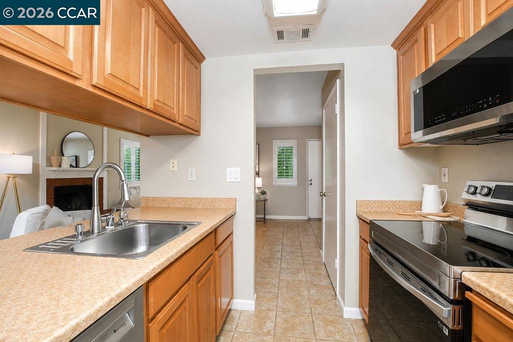 828 Camelback Place