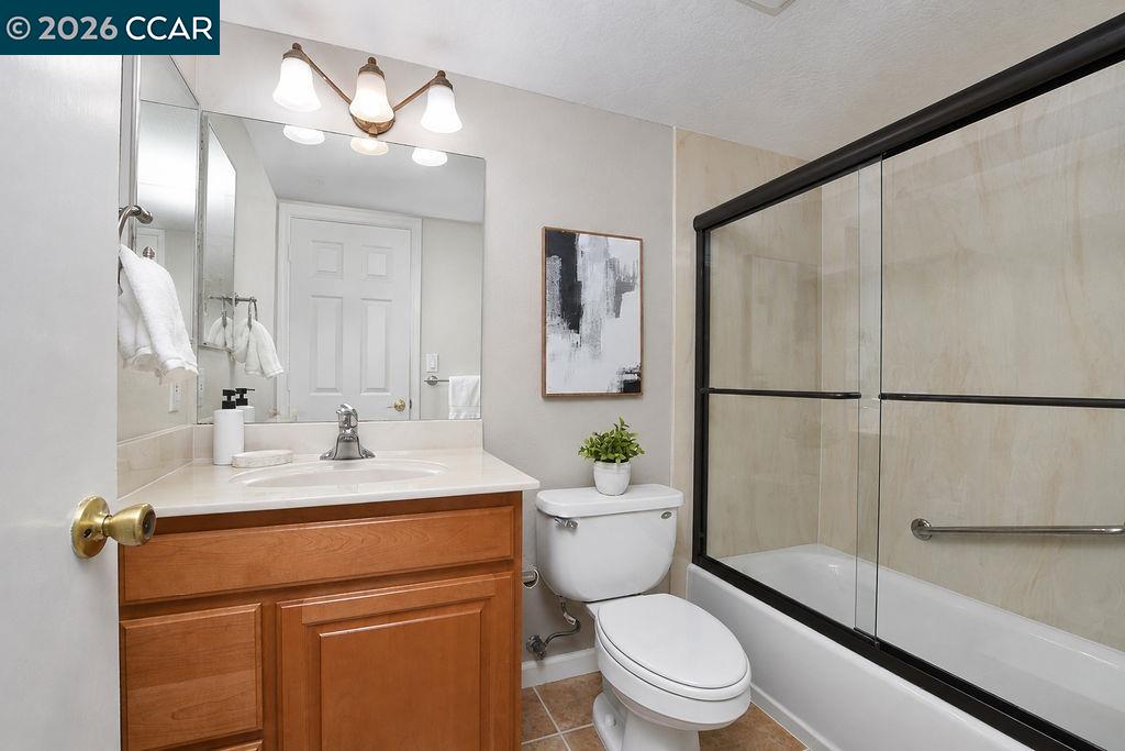 828 Camelback Place
