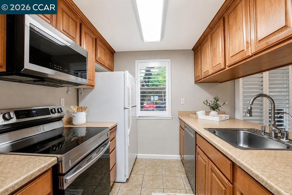 828 Camelback Place