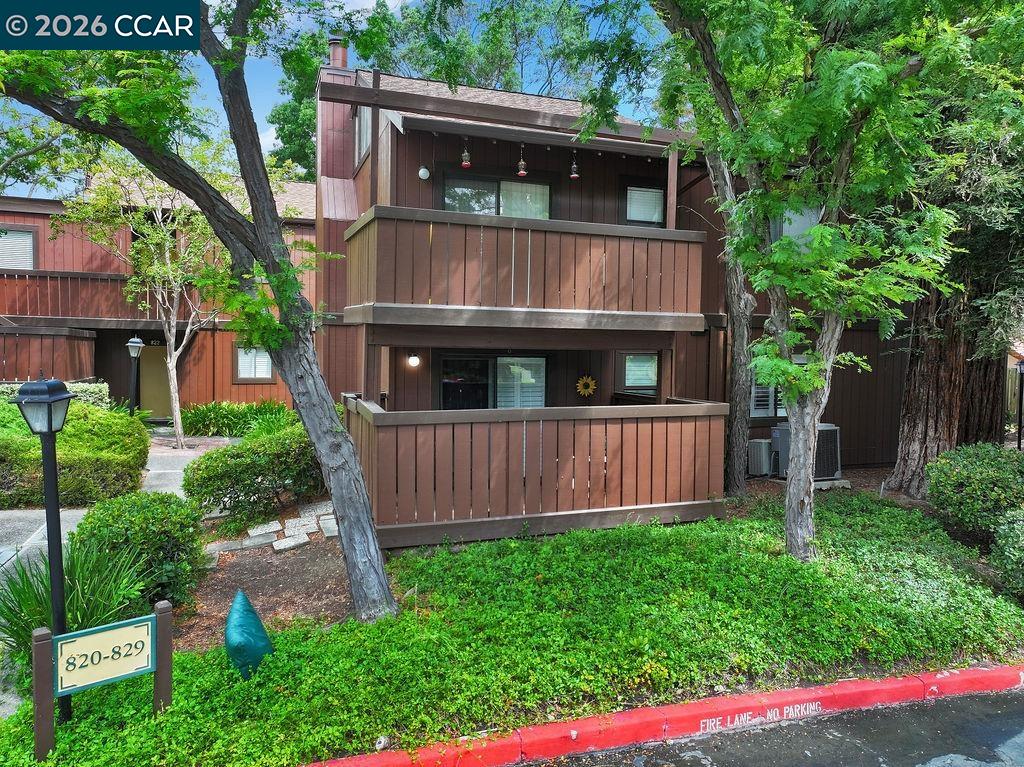 828 Camelback Place