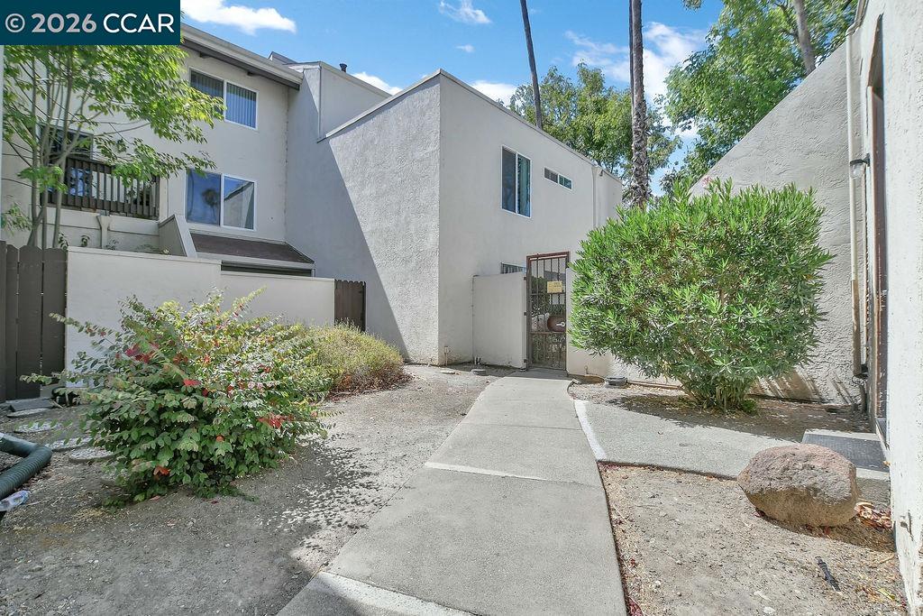 1660 Laguna # B