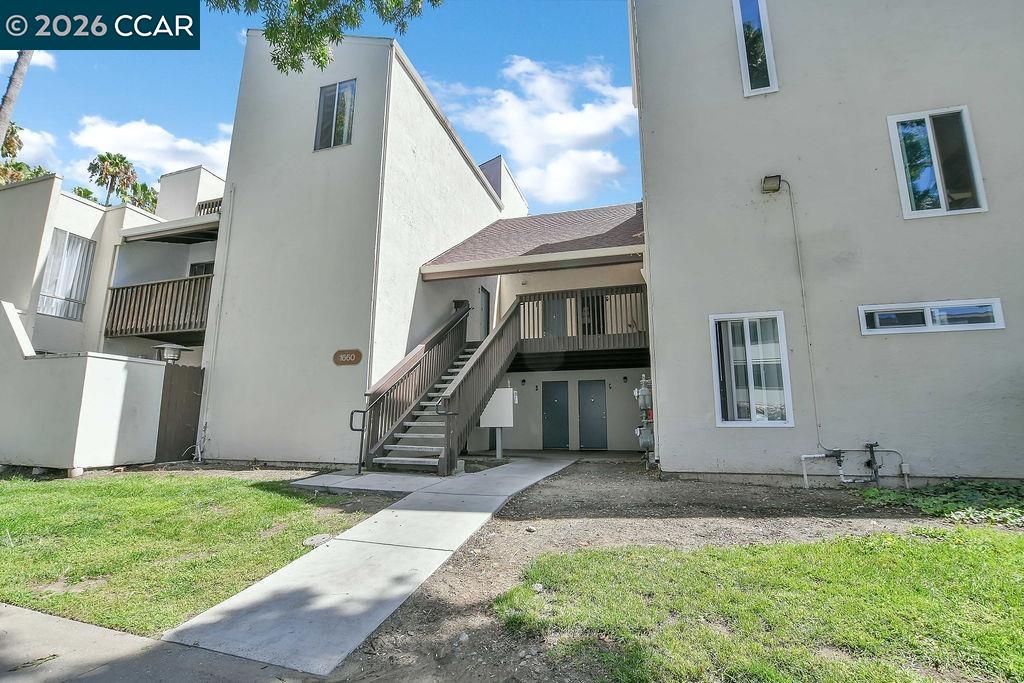 1660 Laguna # B
