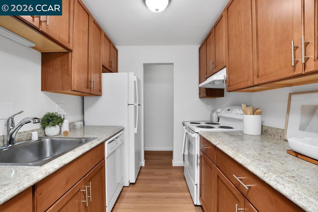 1660 Laguna # B