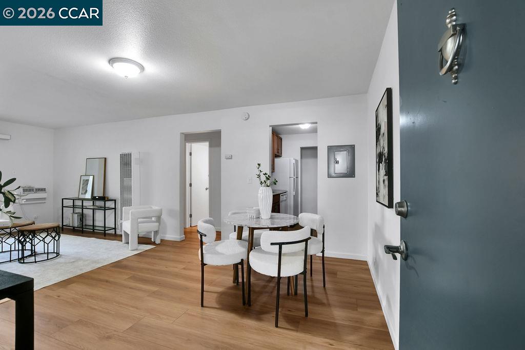 1660 Laguna # B