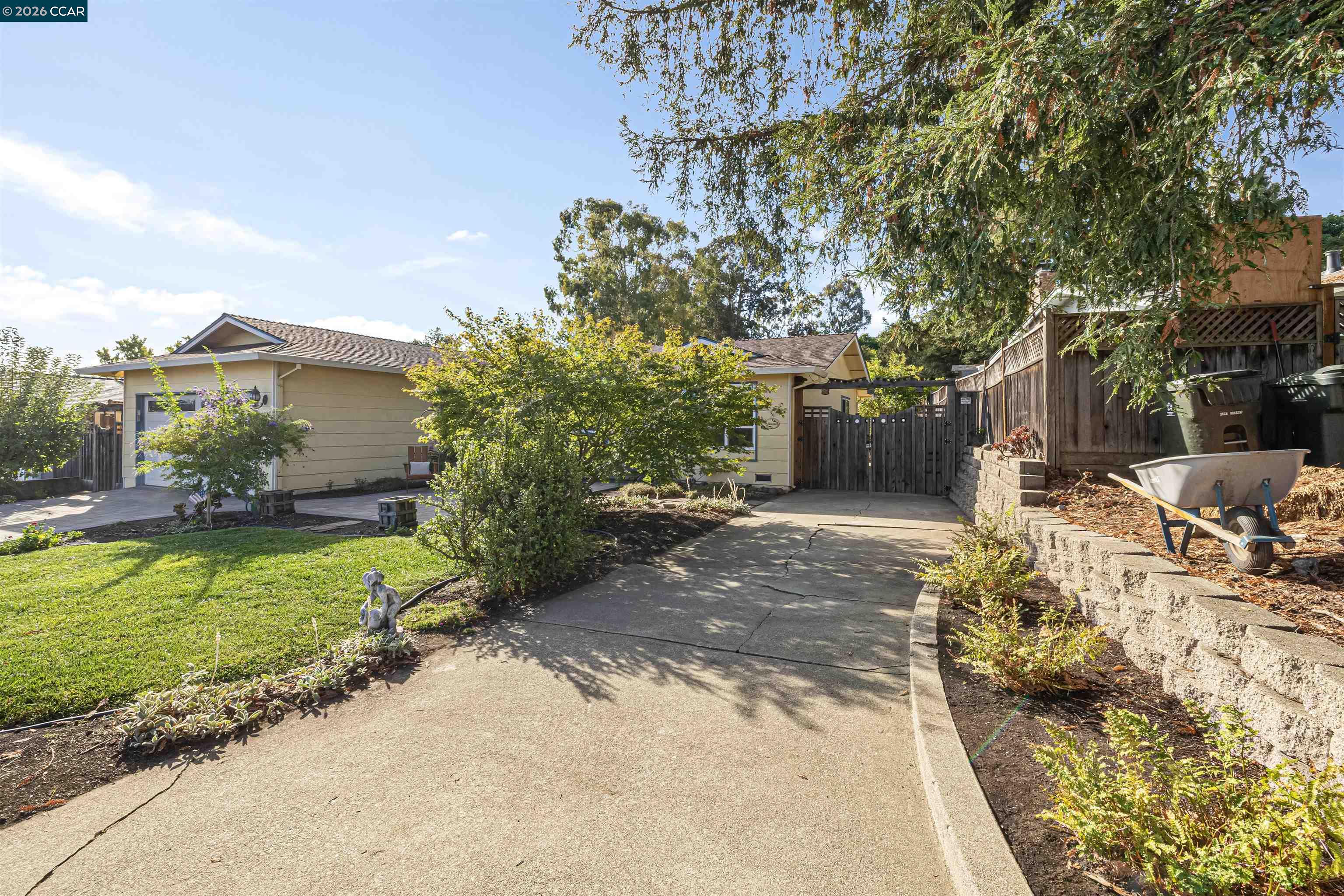 912 Marie Ave