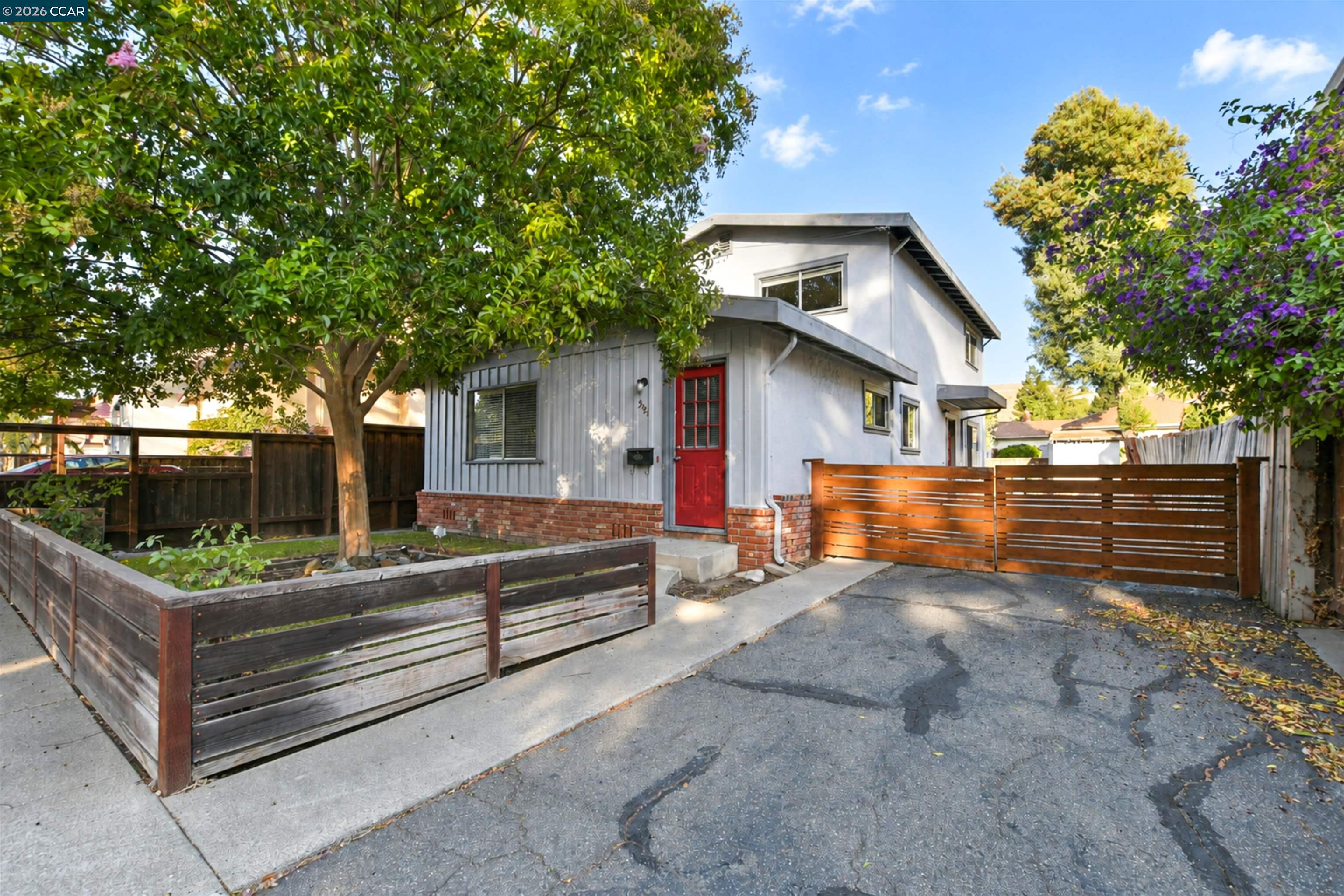 3121 Alhambra Ave