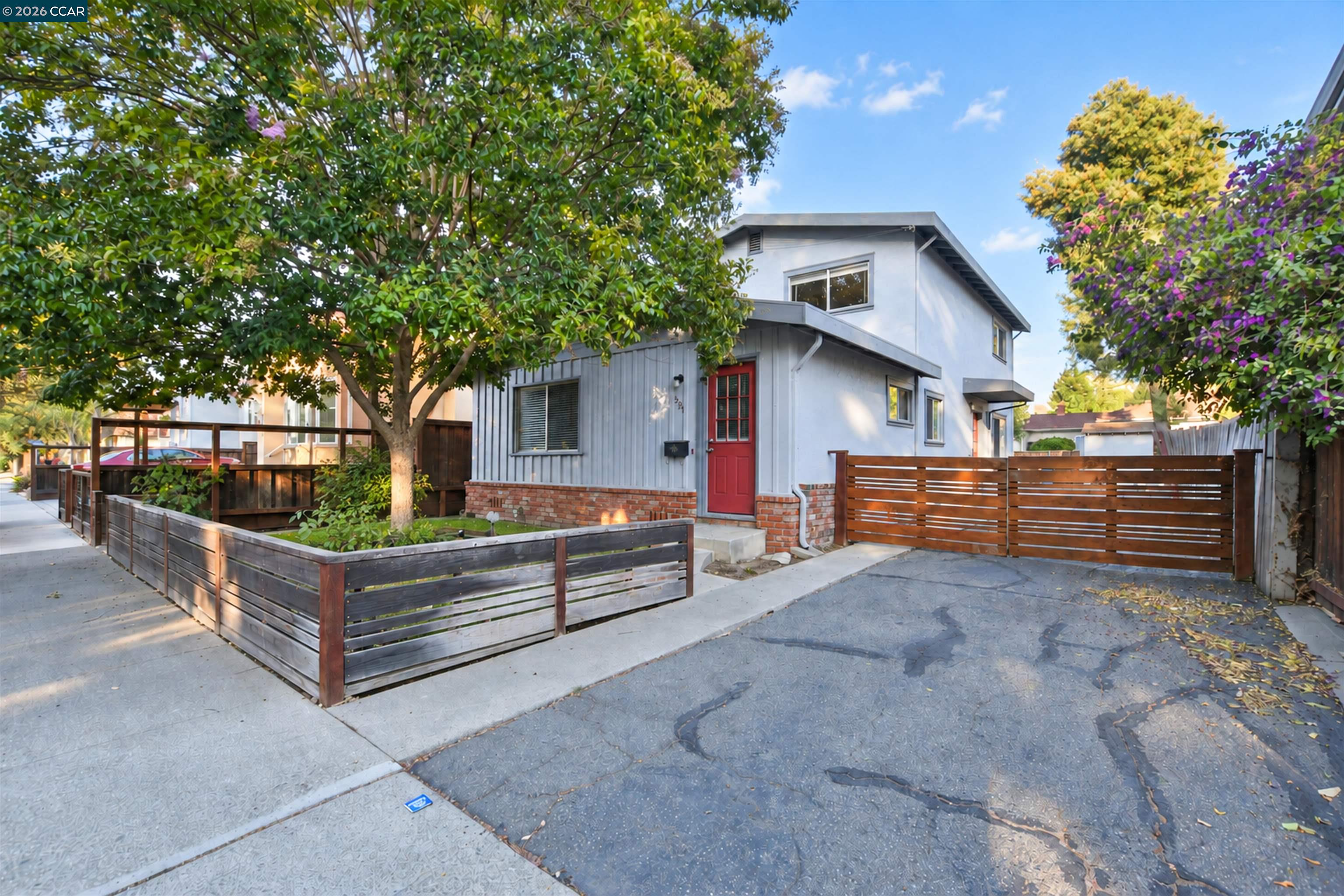3121 Alhambra Ave