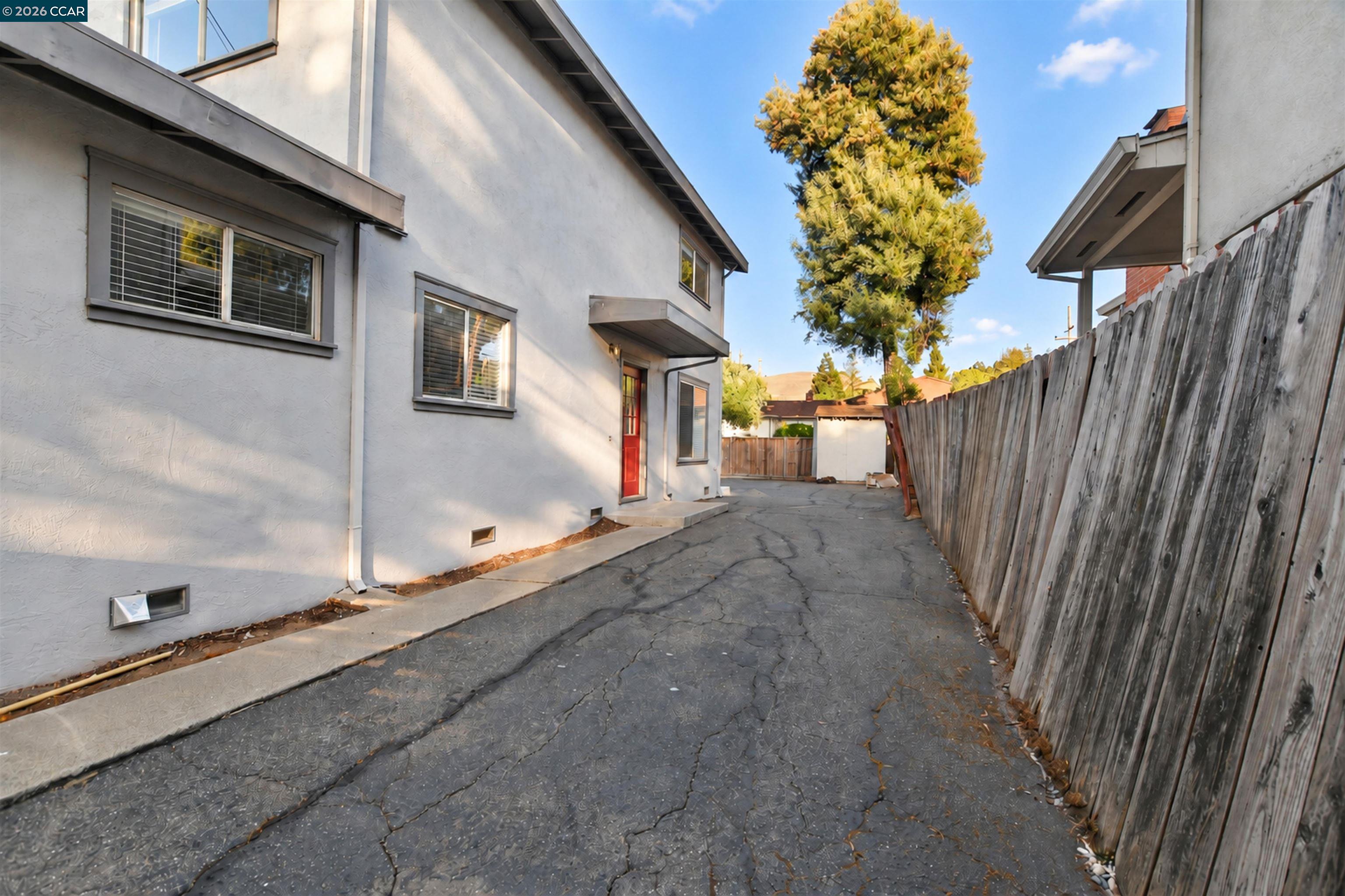 3121 Alhambra Ave