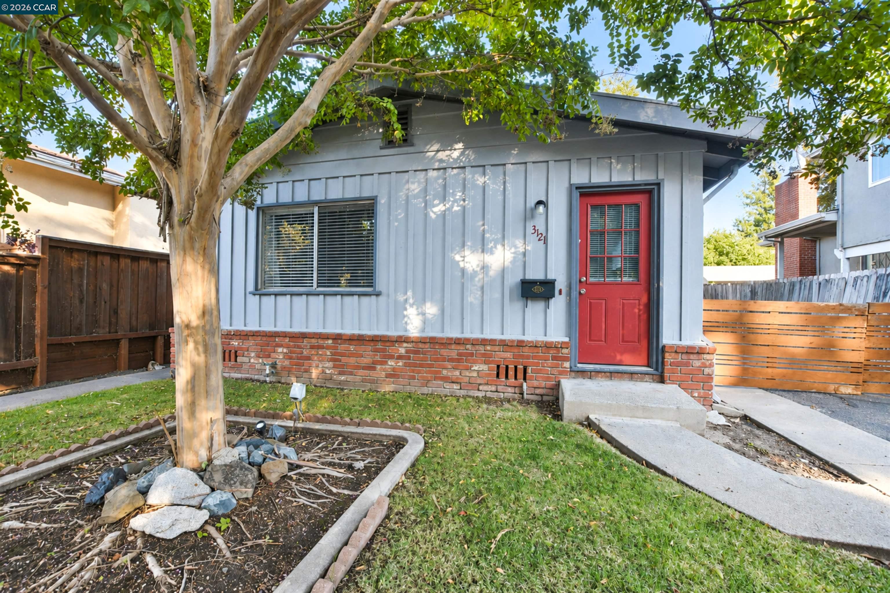 3121 Alhambra Ave
