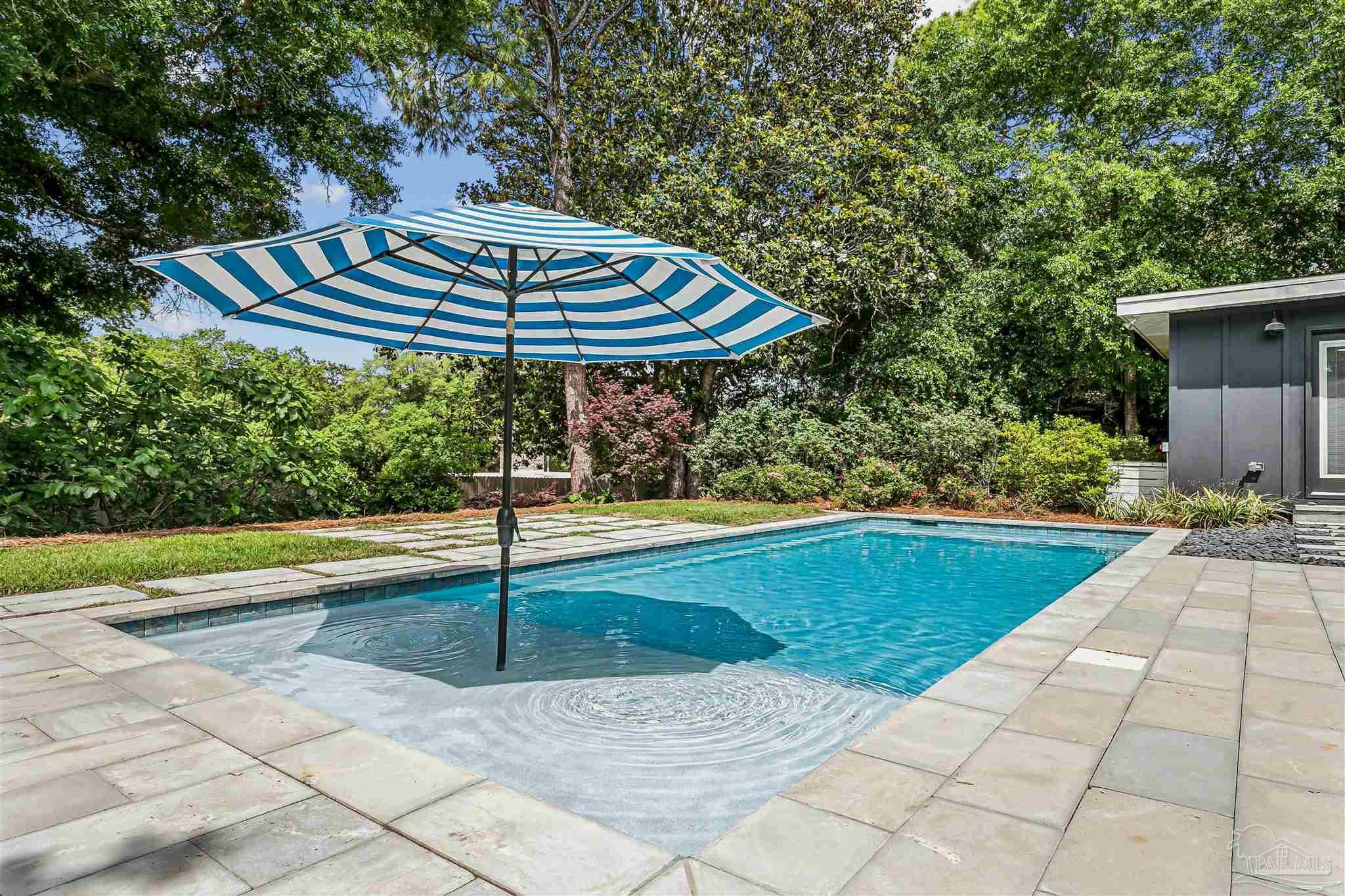 467 Woodbine Dr