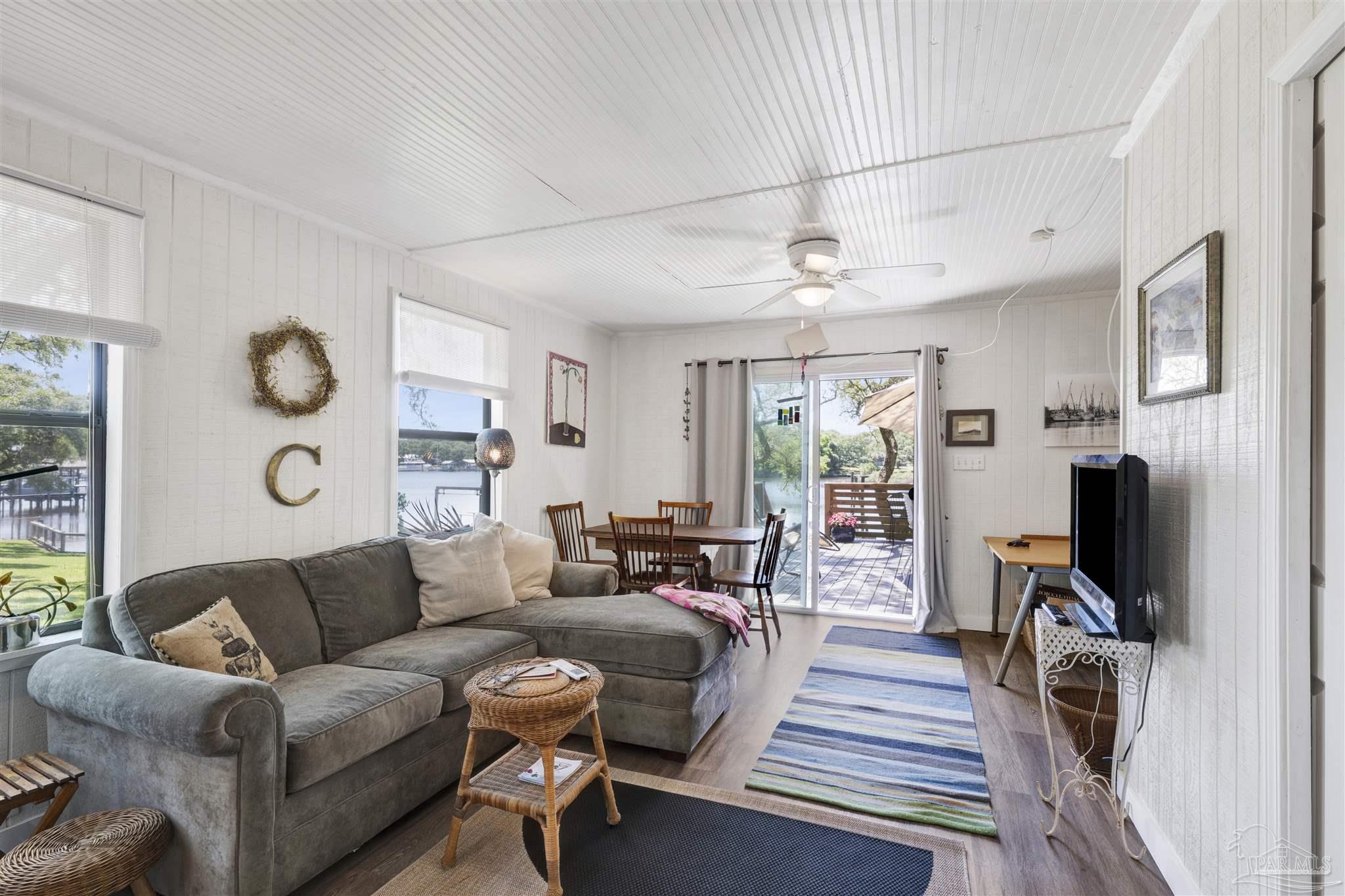 333 Edgewater Dr