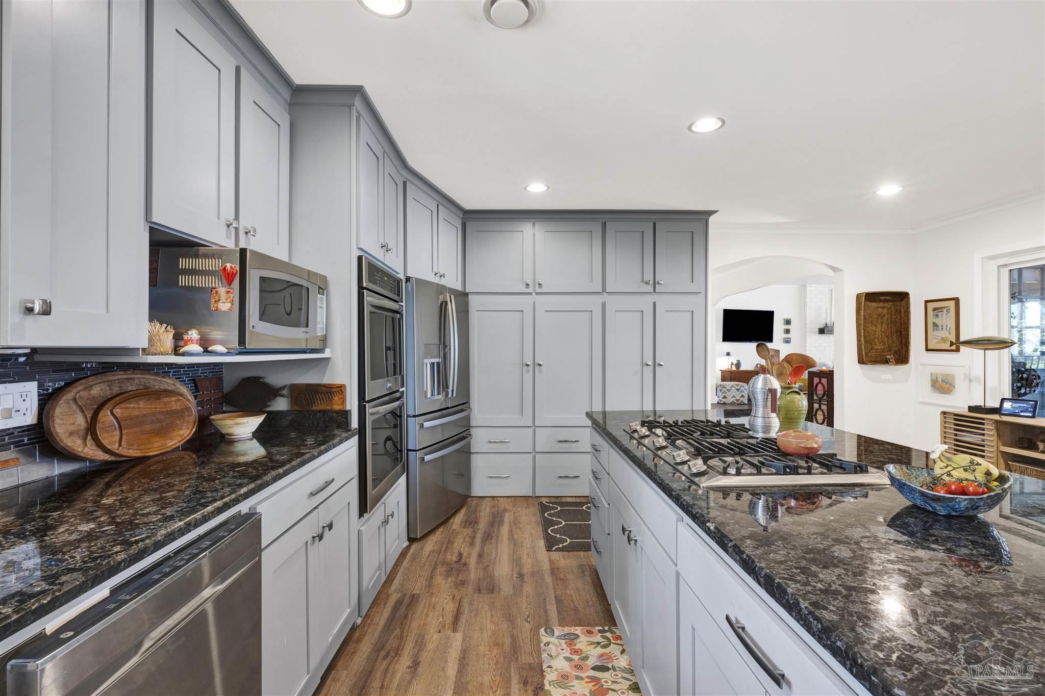 333 Edgewater Dr