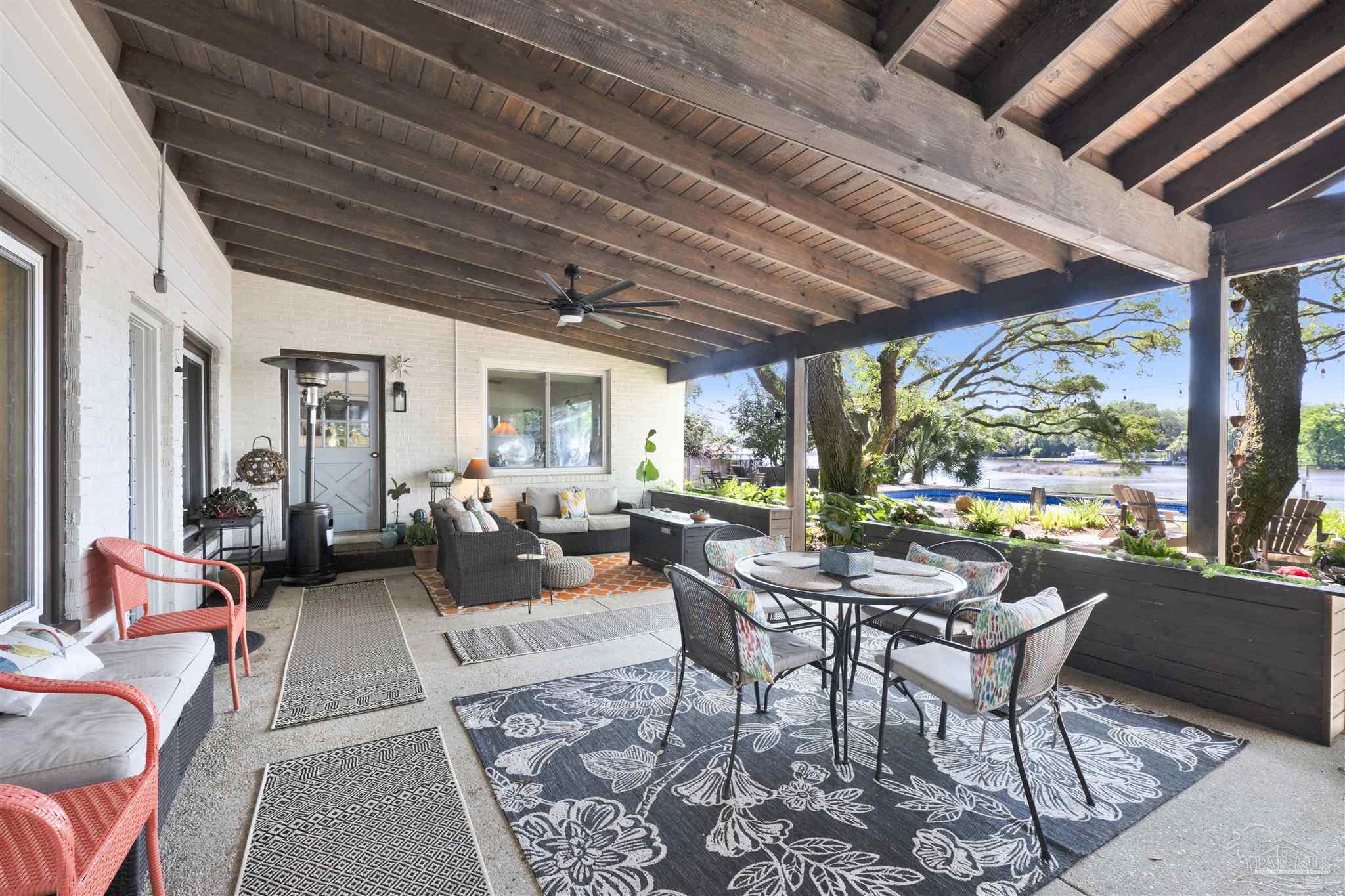 333 Edgewater Dr